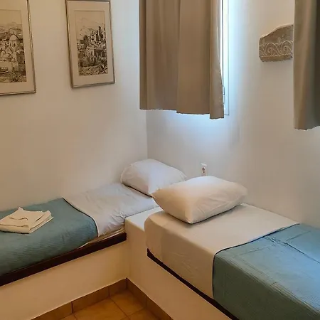 Callisto 1st And Ground Floor Lägenhet