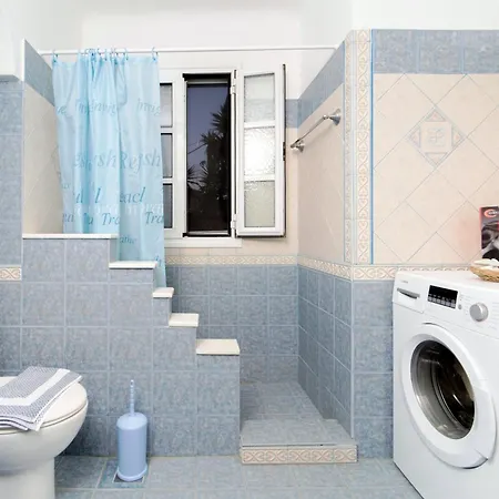 Lägenhet Callisto 1st And Ground Floor