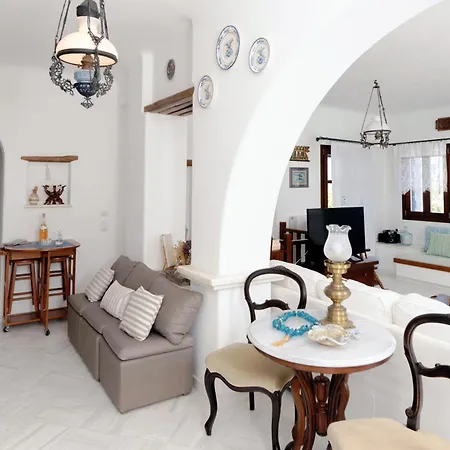 Callisto 1st And Ground Floor شقة Márpissa